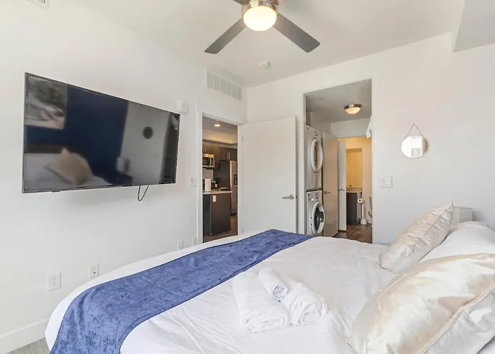 Apt In Heart Of Slc - King Bed - Gym - Smart Tv