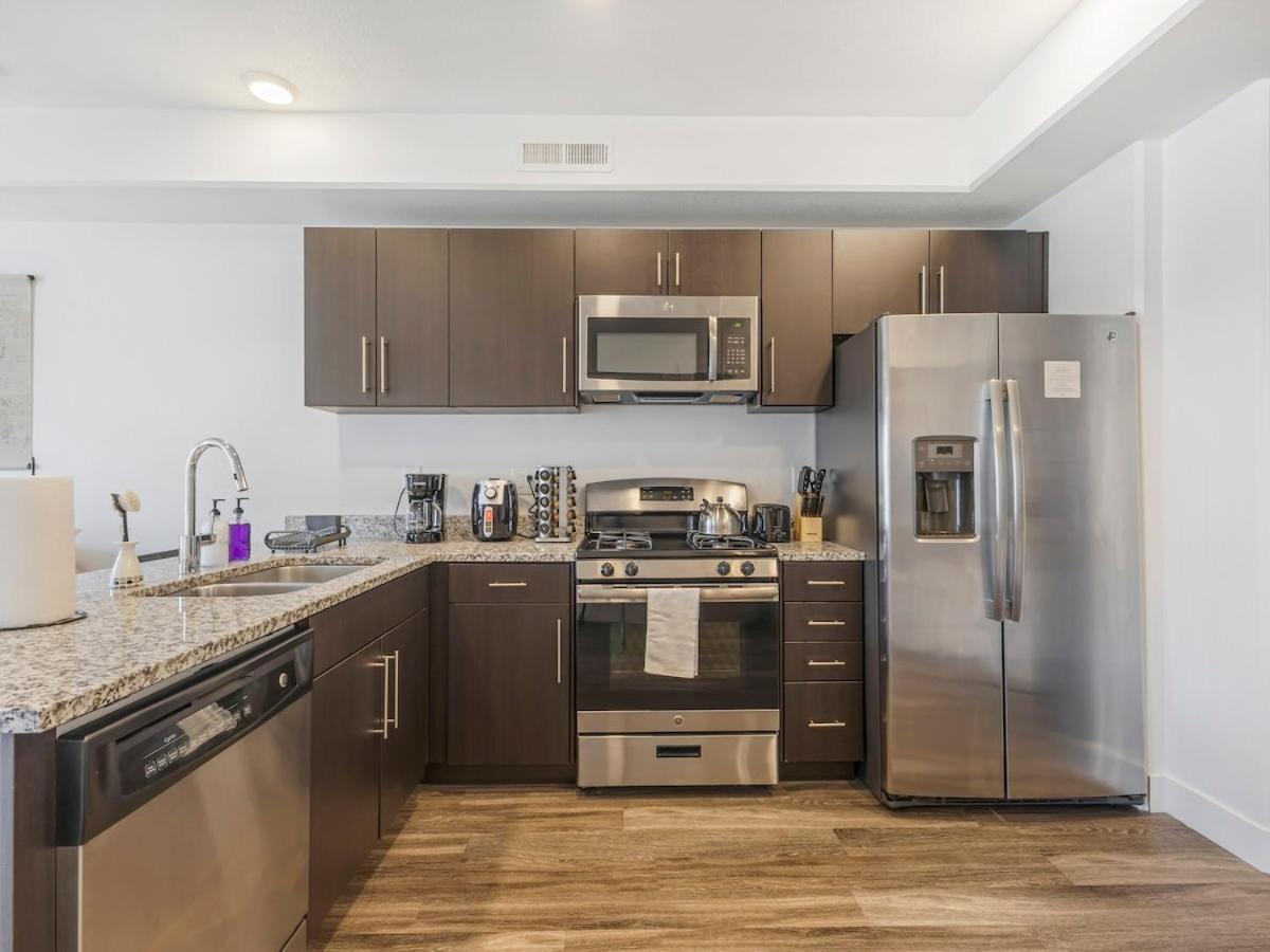 In Heart Of Slc - King Bed - Gym - Smart Tv * Salt Lake City